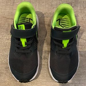 Little Boys Nike Star Runner size 11C sneakers
